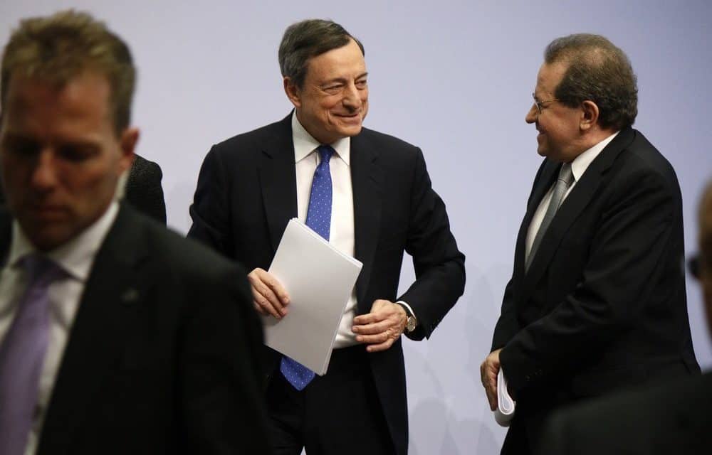 #AskDraghi: EZB-Chef bekräftigt Regulierungsabsage