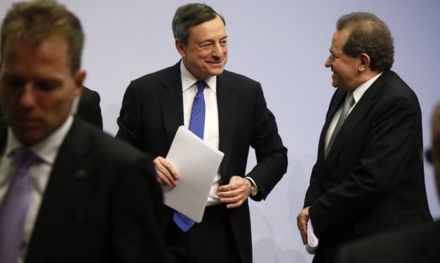 #AskDraghi: EZB-Chef bekräftigt Regulierungsabsage