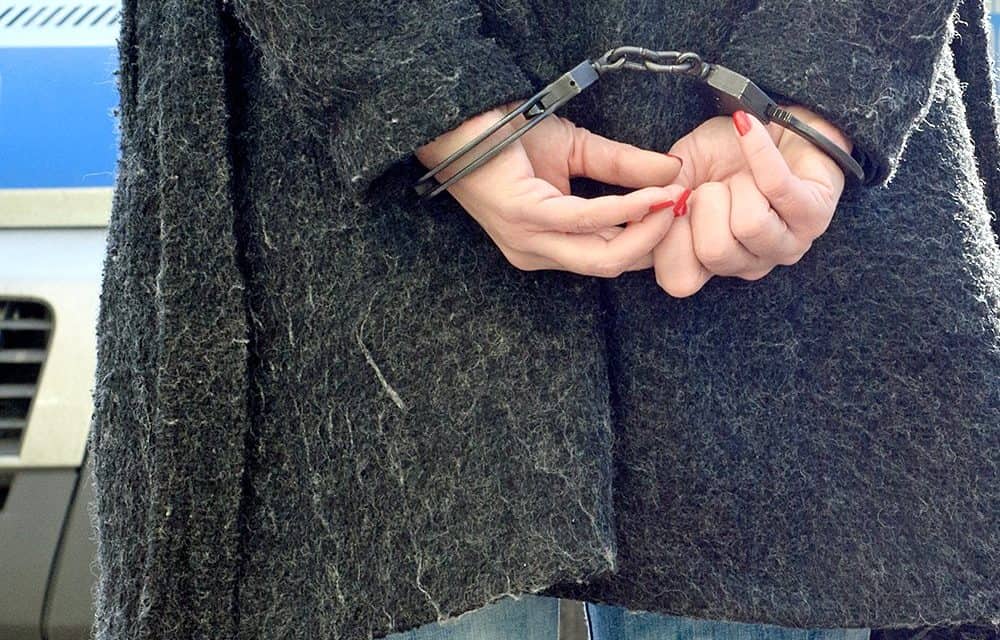 Razzia: Australierin wegen Diebstahl von 100.000 Ripple verhaftet