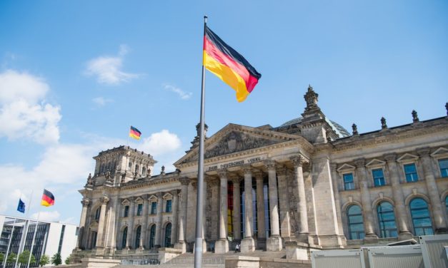 Das Regulierungs-ECHO KW48: Blockchain im Bundestag