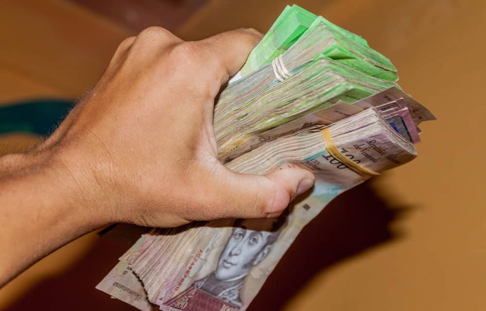 Zwangsadaption: Venezolanischer Journalist lässt sich mit Bitcoin bezahlen