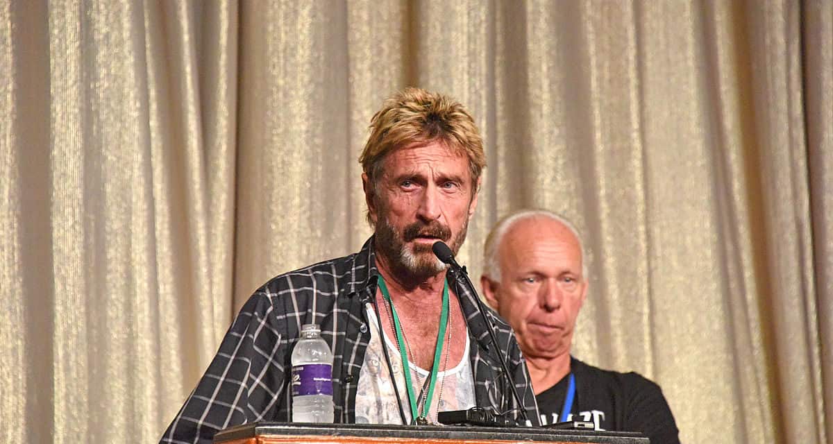 Wer ist Satoshi Nakamoto? John McAfee will das Geheimnis des Bitcoin-Erfinders lüften