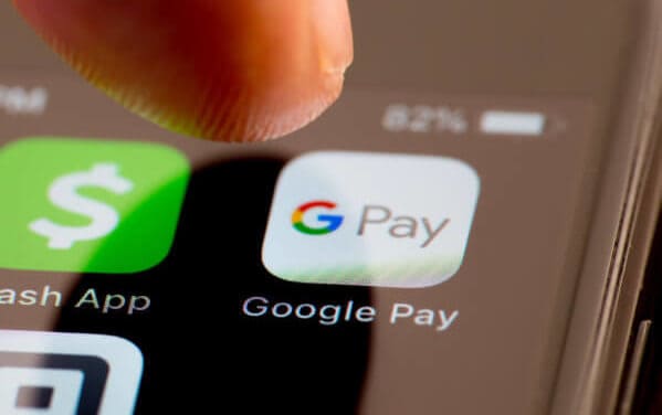 Bezahlen mit Apple & Co. : Studie: Big Techs mischen den Finanzsektor auf