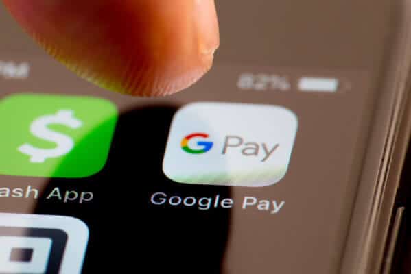 Bezahlen mit Apple & Co. : Studie: Big Techs mischen den Finanzsektor auf