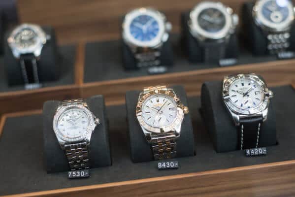Adaption: Breitling tickt jetzt auf der Blockchain