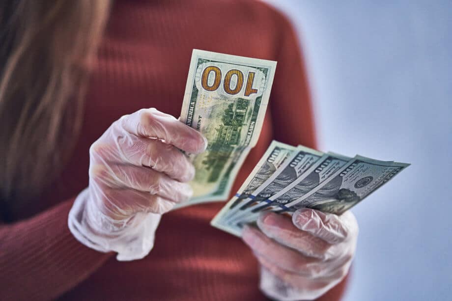 „Zentralbank der Zentralbanken“: Kreditkarten Corona-verseuchter als Cash