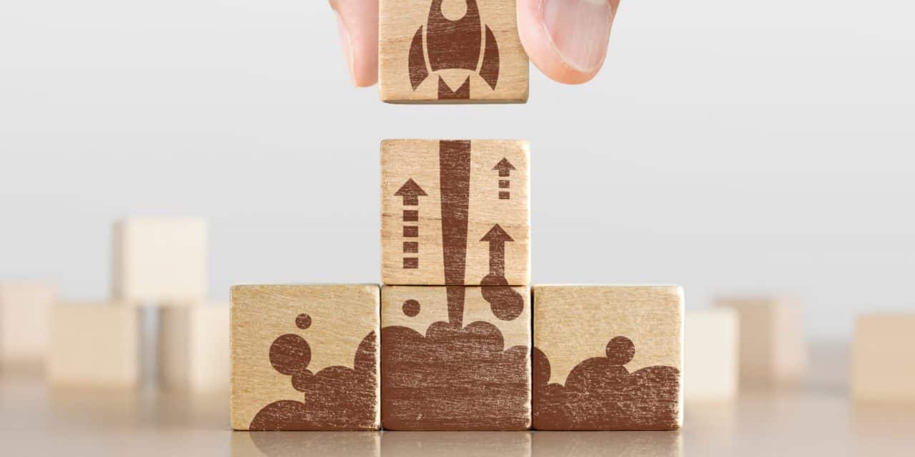 Blockrockets wählt AZHOS zum Blockchain-Start-up des Monats