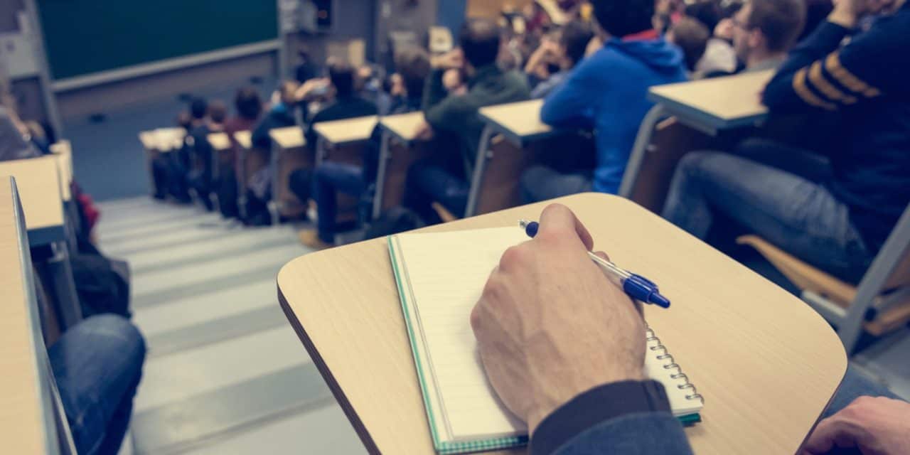 FOM Hochschule setzt bei der Zeugniszertifizierung auf Blockchain