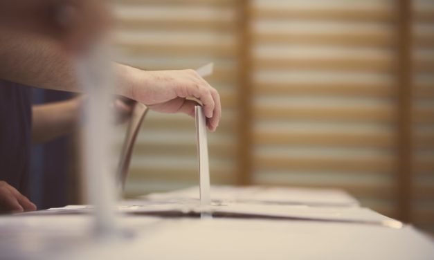 Buterin und CZ einig: Blockchain-Technologie kann Wahlsystem optimieren