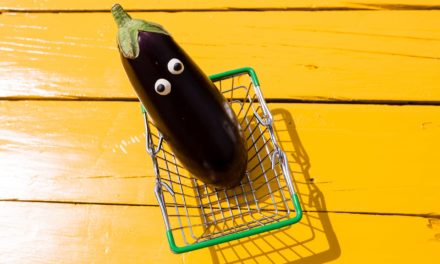 Tesla wegen Bitcoin auf Talfahrt? Elon Musk verspottet Peter Schiff mit Aubergine