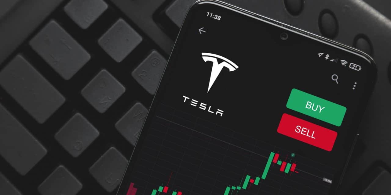 Bitcoin ist schuld: Tesla-Aktie immer weniger mit Nasdaq-Index korreliert