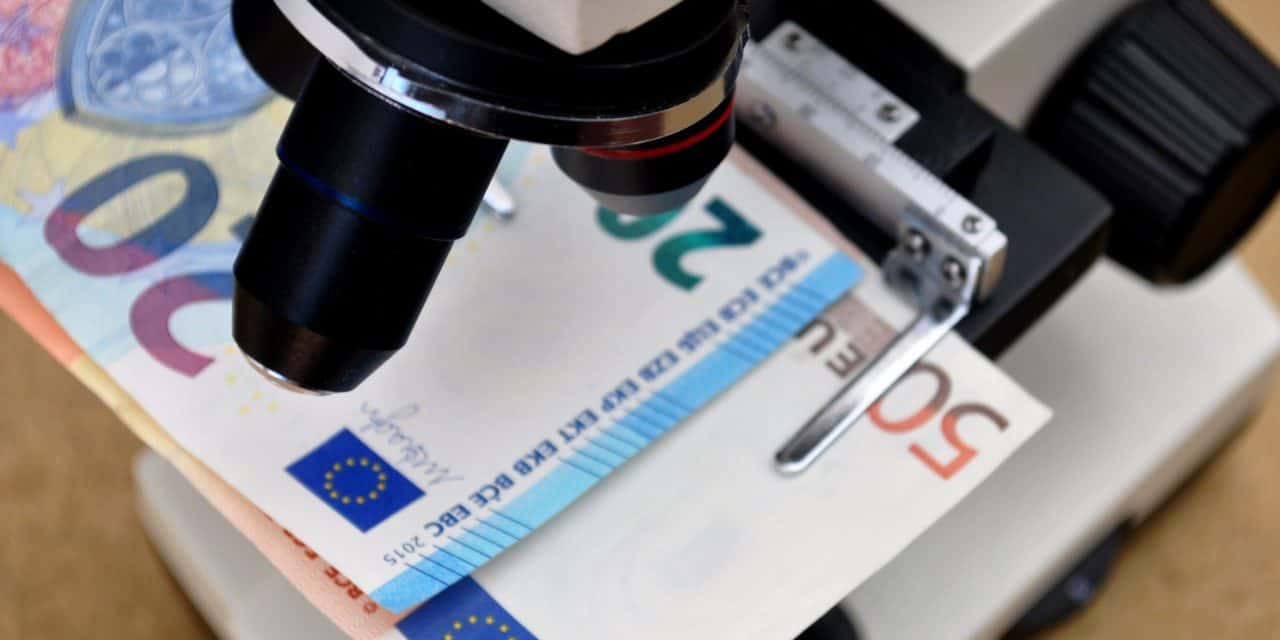 Bitcoin oder Euro: Kann Geldpolitik objektiv sein?