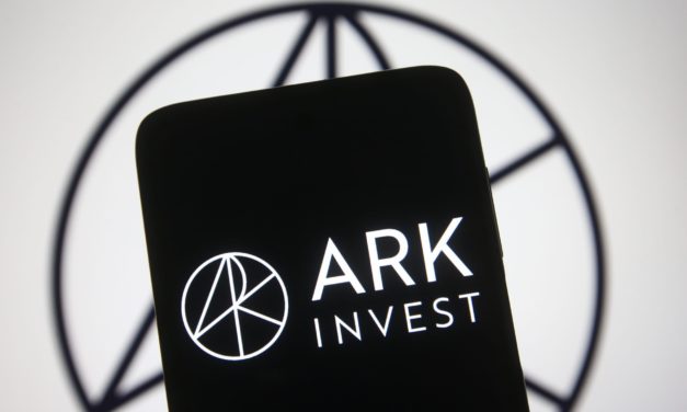 ARK Invest: Cathie Wood kauft mit Grayscale den Bitcoin Dip