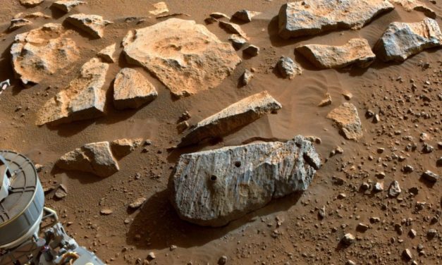 Mars-Rover sammelt Gesteinsproben und liefert erste Ergebnisse
