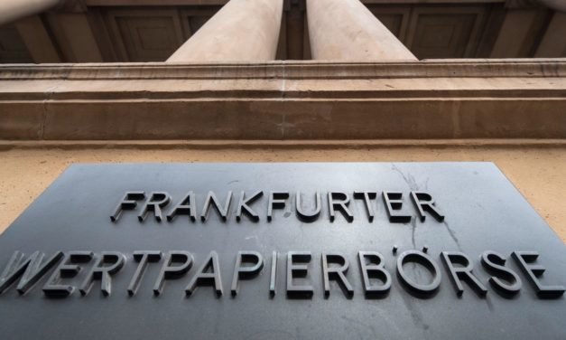 Börse: Dax legt zu, Merck unter Druck, Bitcoin erholt sich