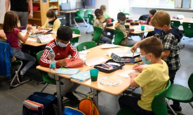 Schule: Eine Epidemiologin und ein Kinderarzt über die  Quarantäne-Regeln