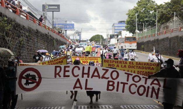 Brennende Bitcoin-Automaten in der Hauptstadt El Salvadors | BTC-ECHO