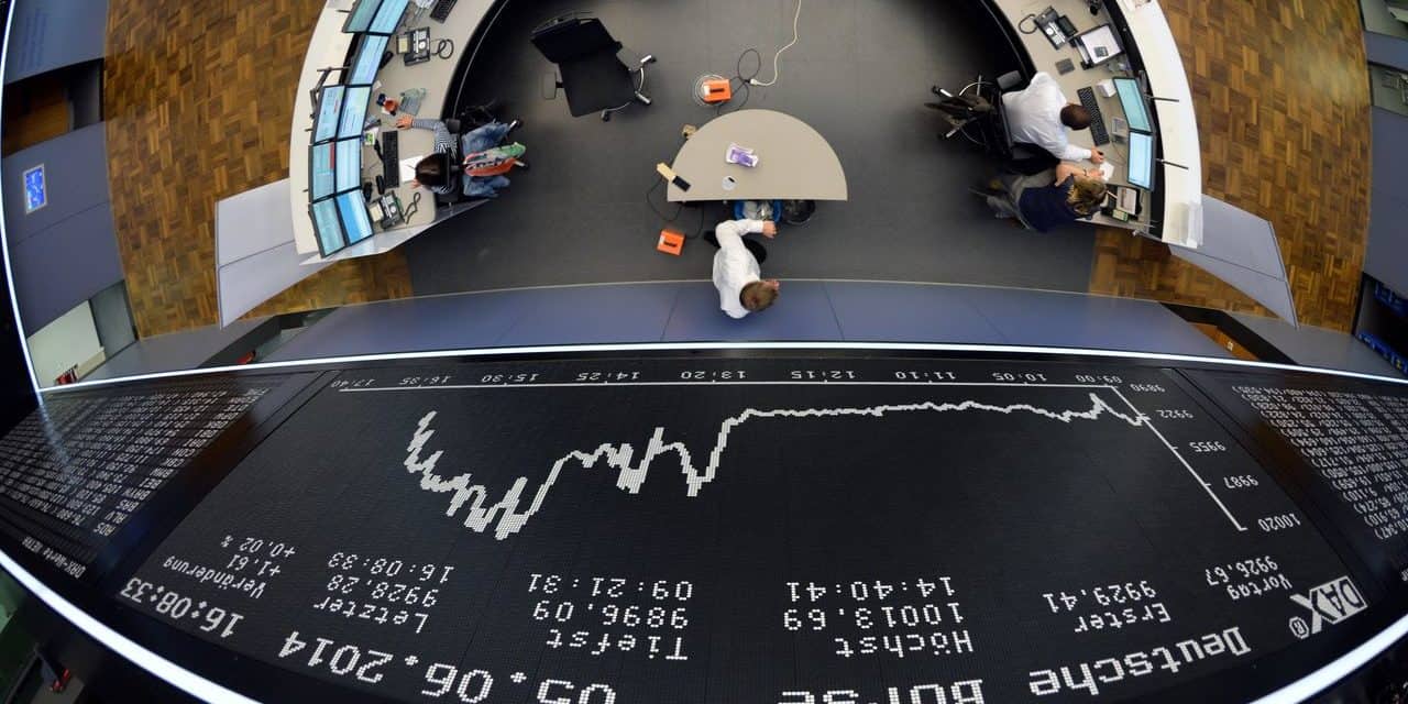 Börsenschluss: Dax gibt Gewinne fast komplett ab, Siemens steigt, Bitcoin nimmt Kurs auf 50.000 US-Dollar