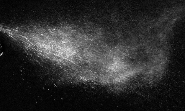 Potenziell infektiöse Tröpfchen bleiben länger in der Luft als gedacht