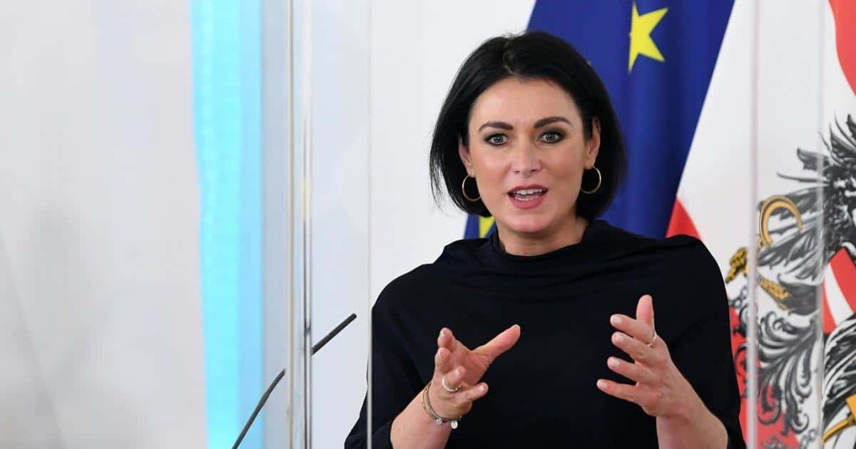 Köstinger legt sich mit großen Handelsketten an