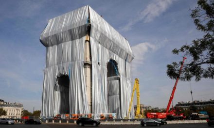 Pariser Triumphbogen ist verhüllt: Christos letztes Werk