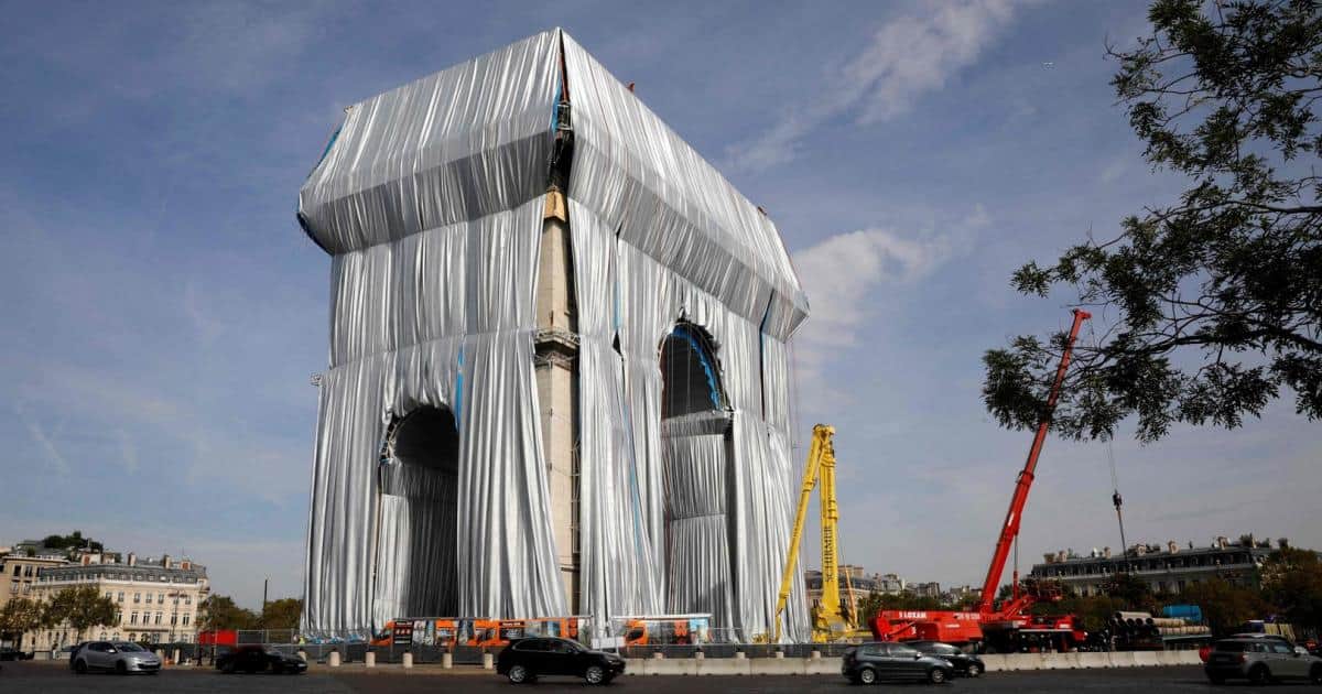Pariser Triumphbogen ist verhüllt: Christos letztes Werk