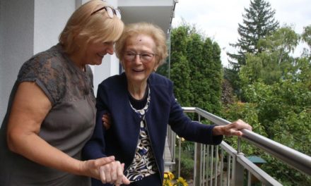 Pflege: So arbeiten die stillen Helferinnen