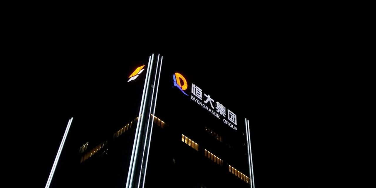 Evergrande: Deal mit Hopson um Hausverwaltung, Aktien vom Handel ausgesetzt