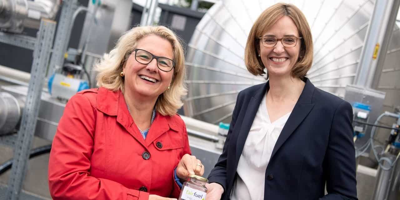Lufthansa: Atmosfair eröffnet Anlage für klimaneutrales E-Kerosin im Emsland