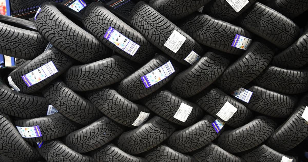 Produktion von Autoreifen auf Tiefststand