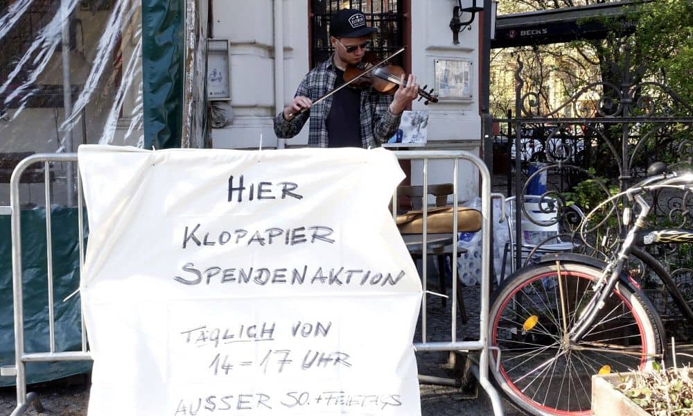Ältere Menschen geben sich spendabler, vor allem gegenüber Landsleuten