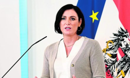 Köstinger an Mückstein: „Corona-Regeln für Wintersaison überfällig“