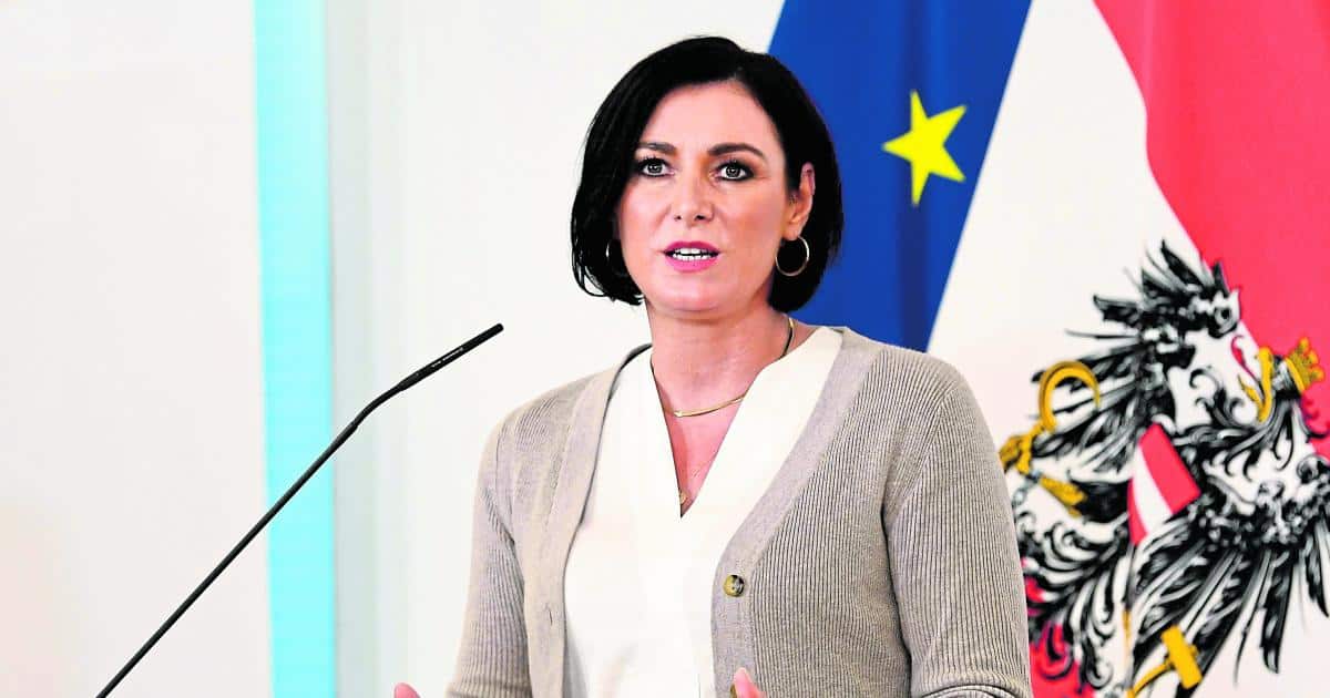 Köstinger an Mückstein: „Corona-Regeln für Wintersaison überfällig“