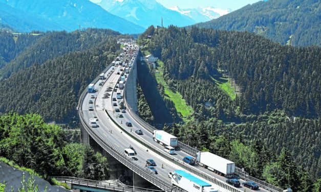 Tirol prüft Verschärfung der Lkw-Fahrverbote