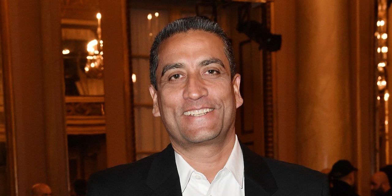 Burberry gewinnt Versace-Chef und lässt Millionen springen