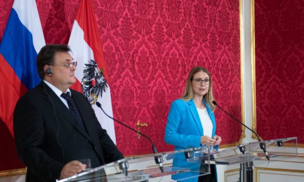 Österreichisch-Russische Kooperation bei Metall und Zoo