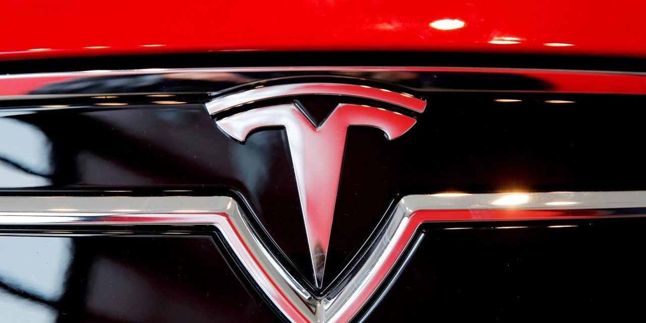 Tesla: Aktie auf Rekordhoch, Börsenwert über 1 Billon Dollar, weil Autovermieter Hertz 100.000 Fahrzeuge bestellt
