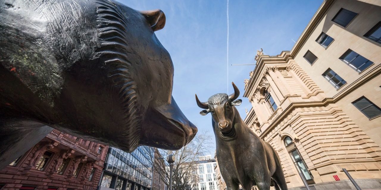 Börse: Dax im Minus, Puma gefragt, Bitcoin fällt unter 60.000 Dollar