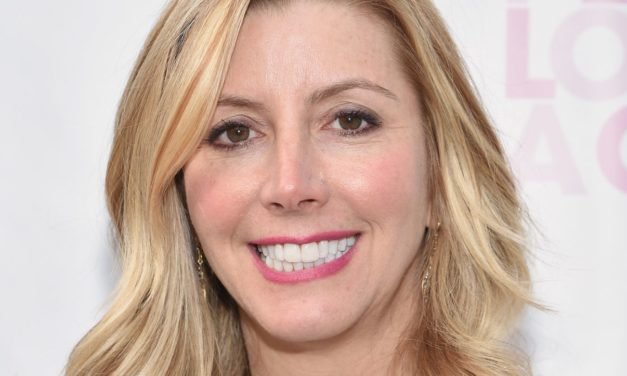 Spanx: Sara Blakely schenkt Angestellten Flugtickets und 10.000 Dollar