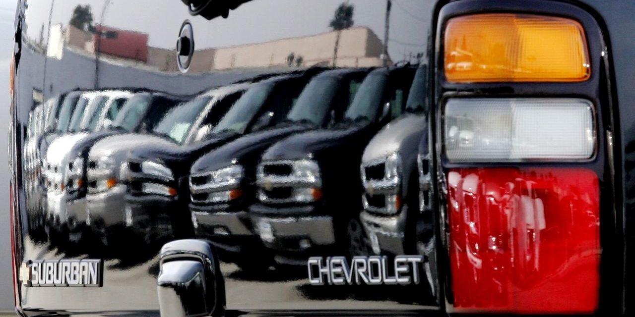 General Motors sieht sich trotz Gewinneinbruchs auf Kurs