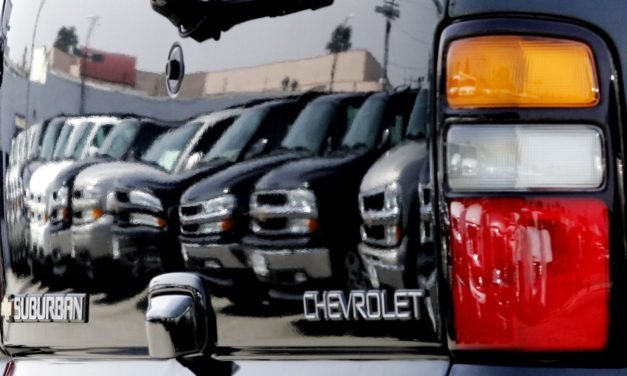 General Motors sieht sich trotz Gewinneinbruchs auf Kurs