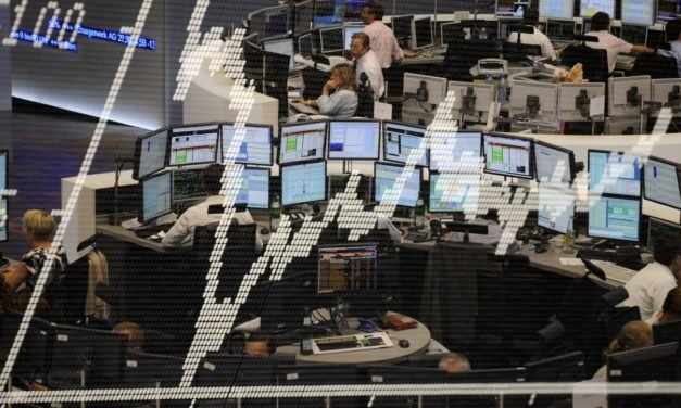 Börse: Dax im Minus, VW knickt ein, Airbus gefragt, Bitcoin legt wieder zu