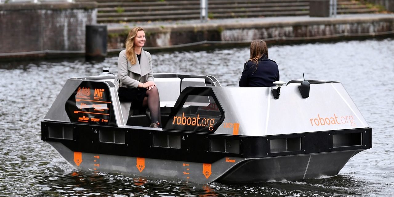 Roboat: Selbstfahrendes Elektro-Boot schippert Touristen durch Amsterdam