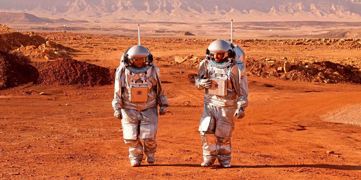 Zurück von der Marsstation im roten Wüstensand