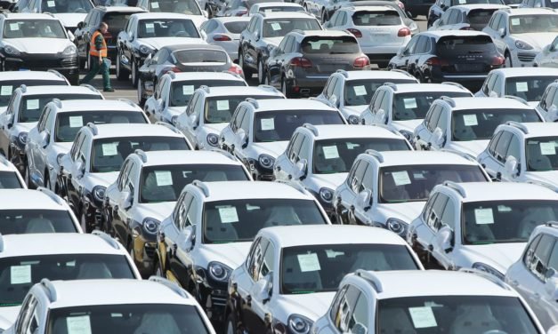Neuwagen-Zulassungen: Zahl der Autoverkäufe weiter stark rückläufig