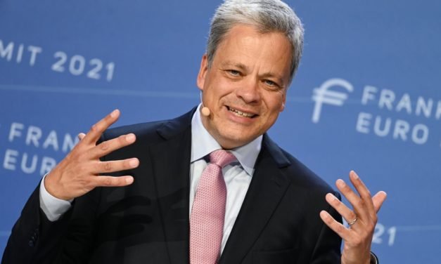 Commerzbank: Aktie steigt kräftig, Jahresgewinn trotz Umbaukosten erwartet