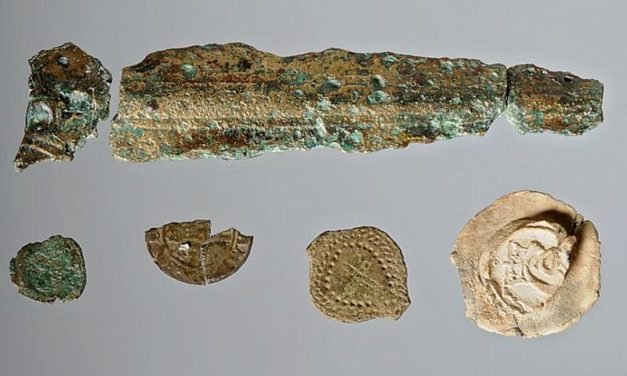 Illegaler Sondengänger entdeckte fast 4.000 Jahre alten Dolch