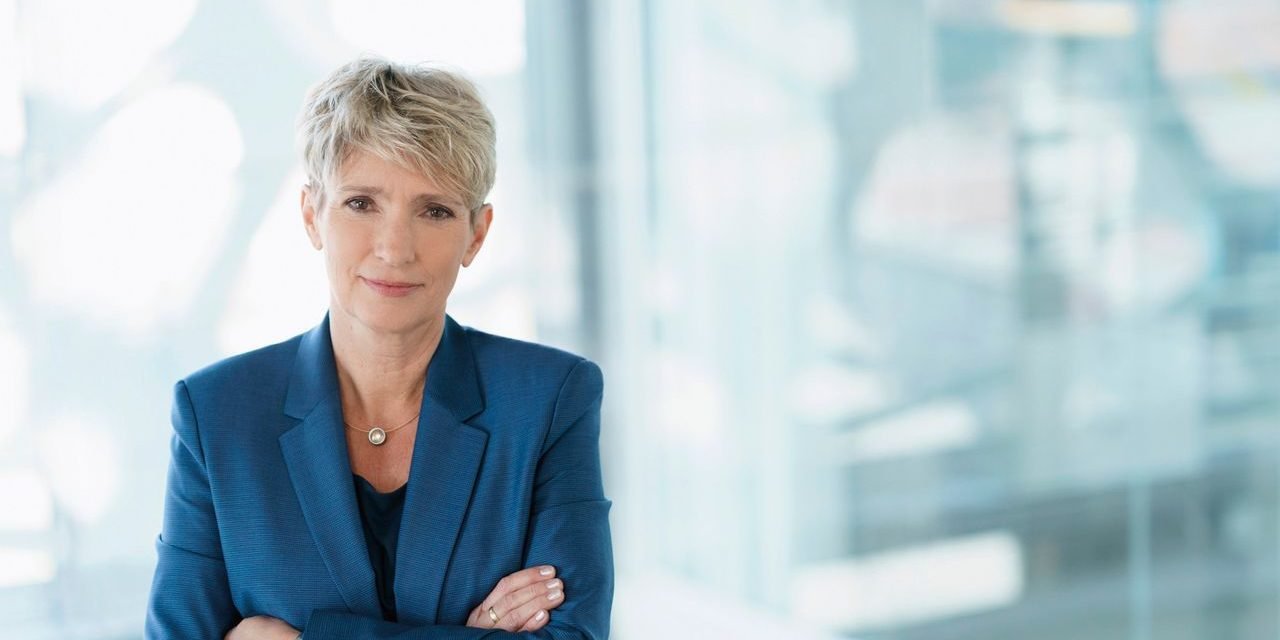 Managerinnengehälter: Frauen in Dax-Vorständen verdienen laut EY Studie mehr als Männer