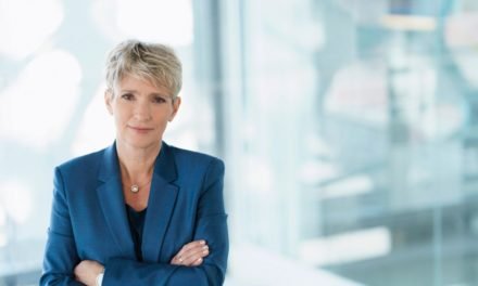 Managerinnengehälter: Frauen in Dax-Vorständen verdienen laut EY Studie mehr als Männer