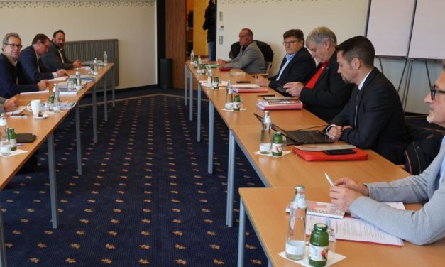 Metaller-Lohnverhandlungen: Nächtliche Einigung in fünfter Runde